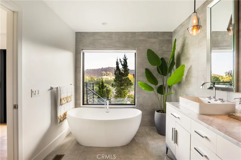 4234 Alhama Drive Woodland Hills, CA 91364