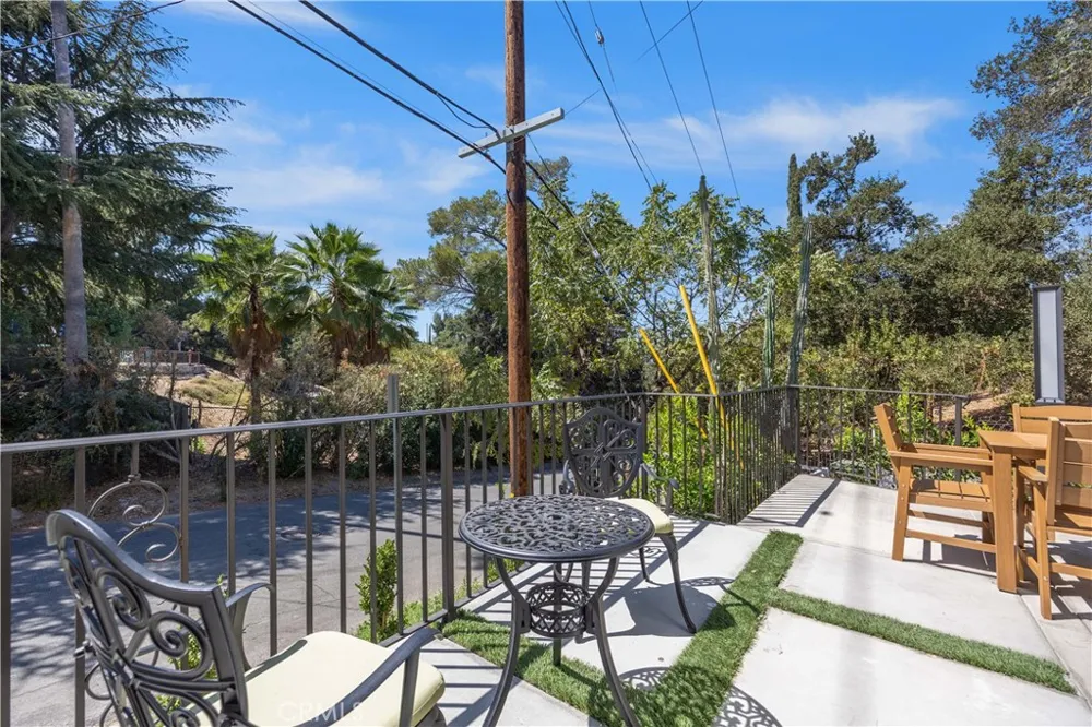 9500 Amoret Drive Tujunga, CA 91042