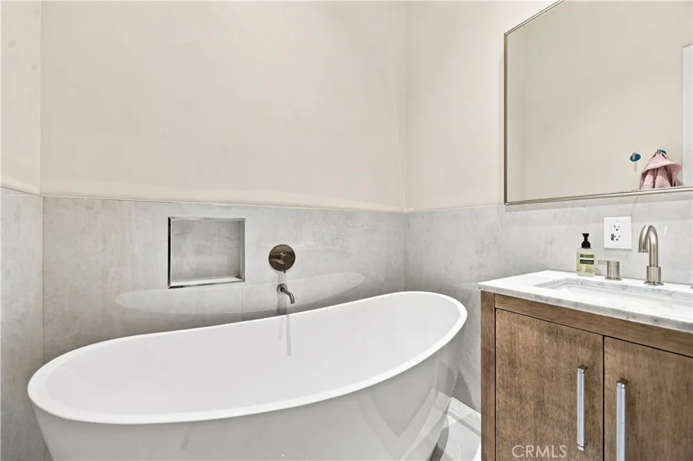 9500 Amoret Drive Tujunga, CA 91042
