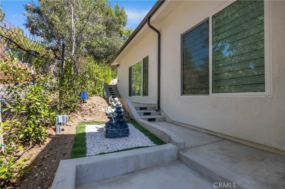 9500 Amoret Drive Tujunga, CA 91042