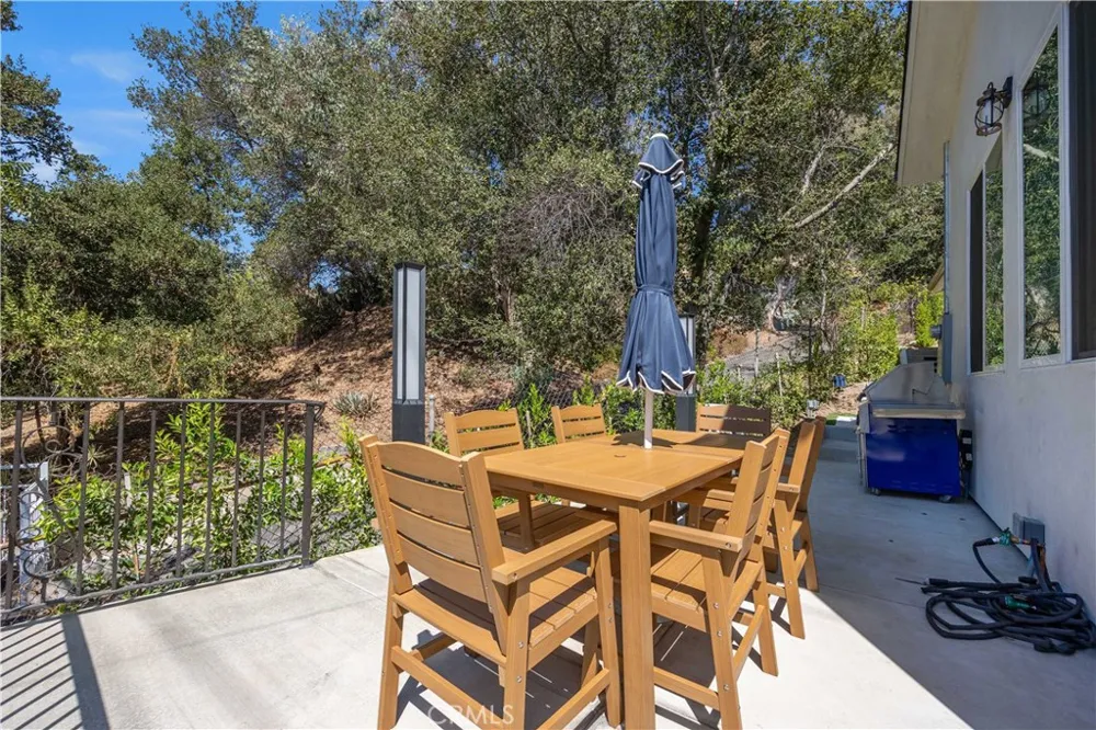 9500 Amoret Drive Tujunga, CA 91042