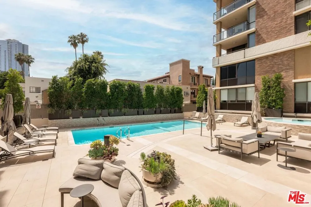 211 S Spalding Drive #109S Beverly Hills, CA 90212