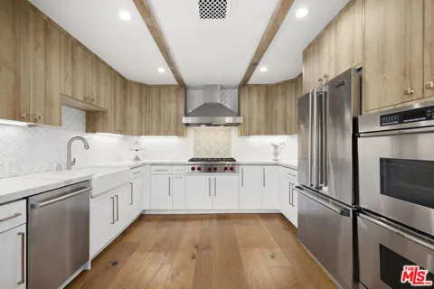 211 S Spalding Drive #109S