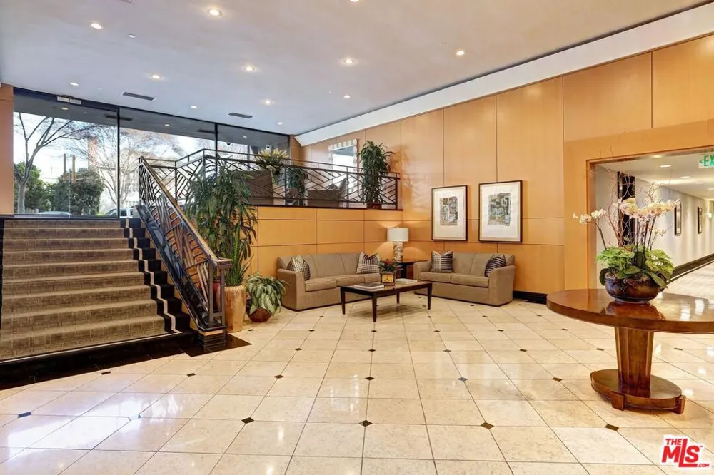 211 S Spalding Drive #109S Beverly Hills, CA 90212