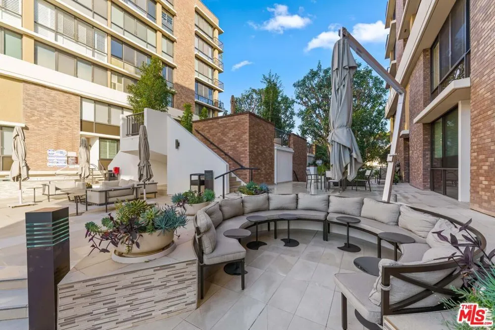 211 S Spalding Drive #109S Beverly Hills, CA 90212