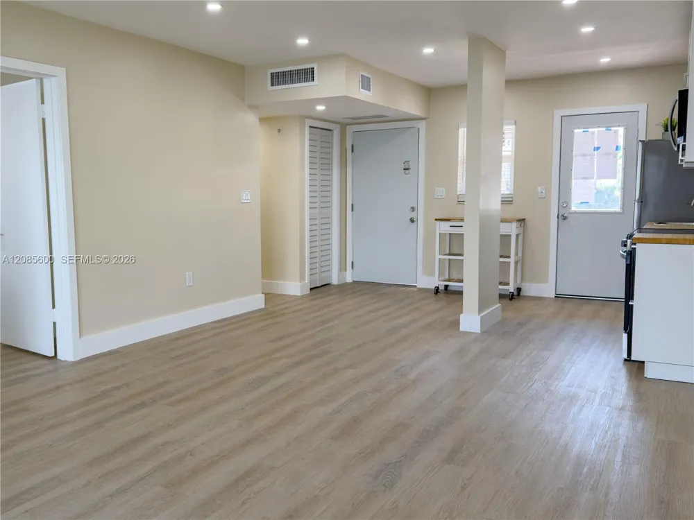 2949 Point East Dr #B304 Aventura, FL 33160