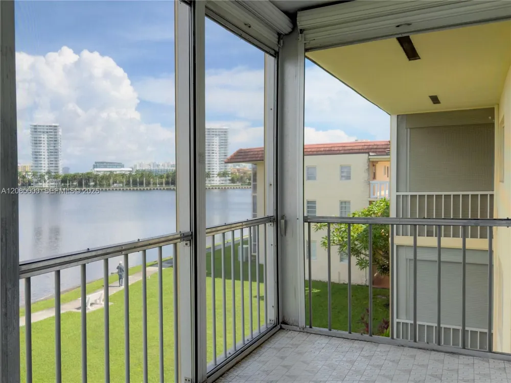 2949 Point East Dr #B304 Aventura, FL 33160