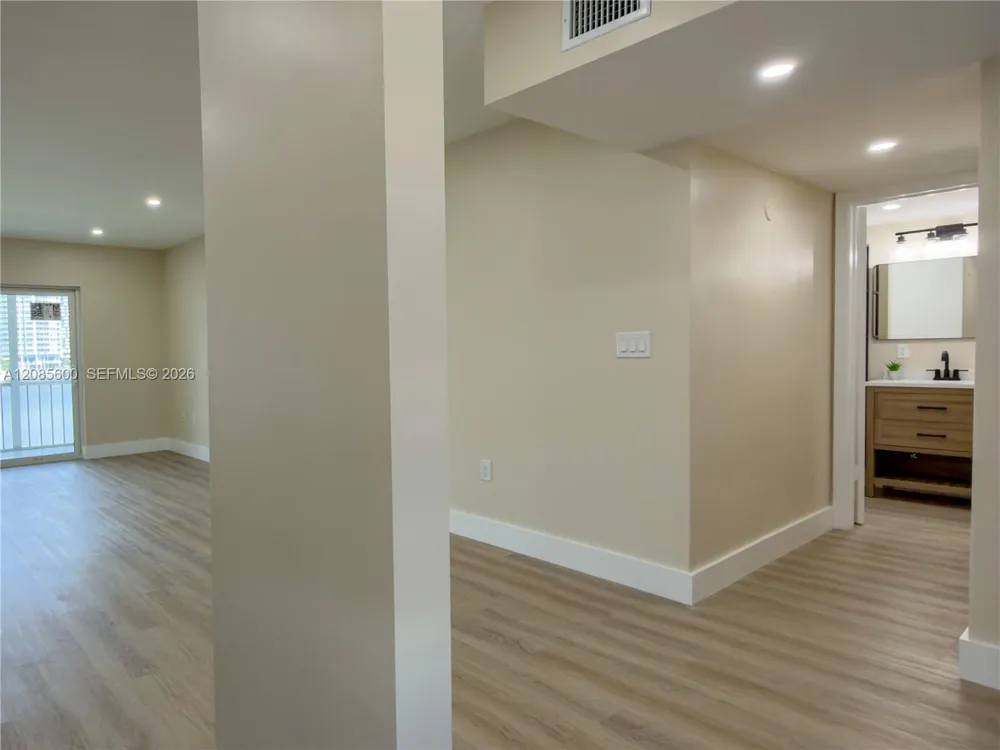 2949 Point East Dr #B304 Aventura, FL 33160