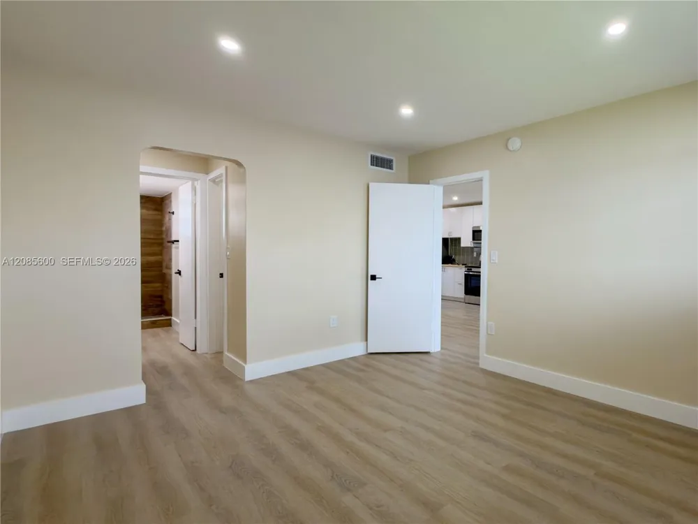 2949 Point East Dr #B304 Aventura, FL 33160
