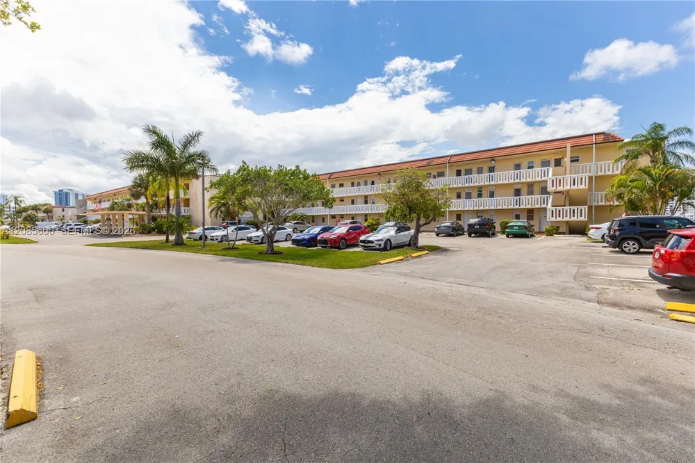 2949 Point East Dr #B304 Aventura, FL 33160