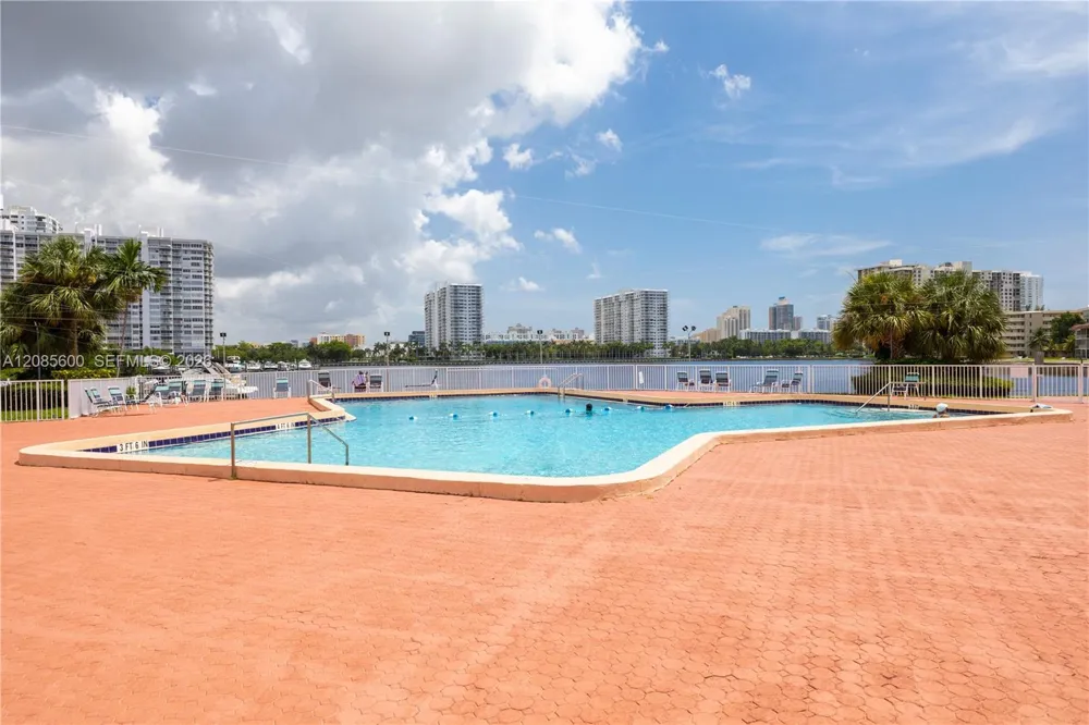 2949 Point East Dr #B304 Aventura, FL 33160