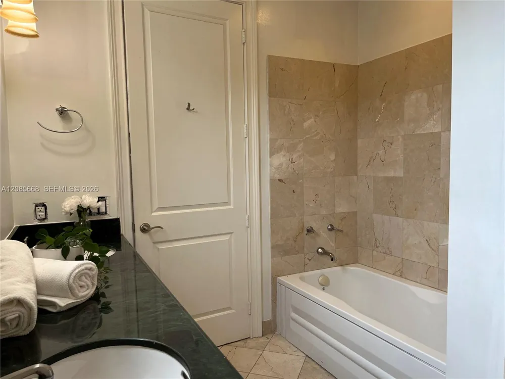 570 Loretto Ave #10 Coral Gables, FL 33146