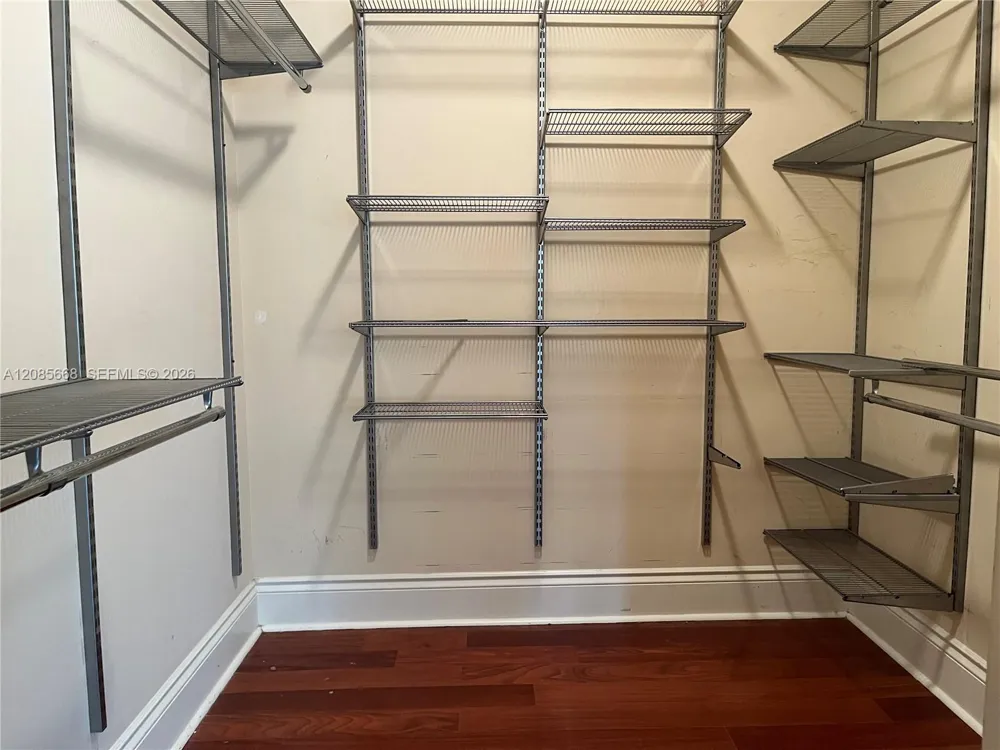 570 Loretto Ave #10 Coral Gables, FL 33146