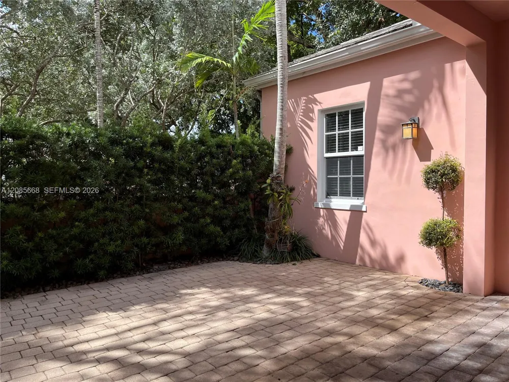 570 Loretto Ave #10 Coral Gables, FL 33146