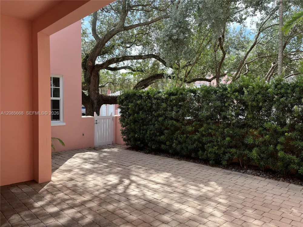 570 Loretto Ave #10 Coral Gables, FL 33146