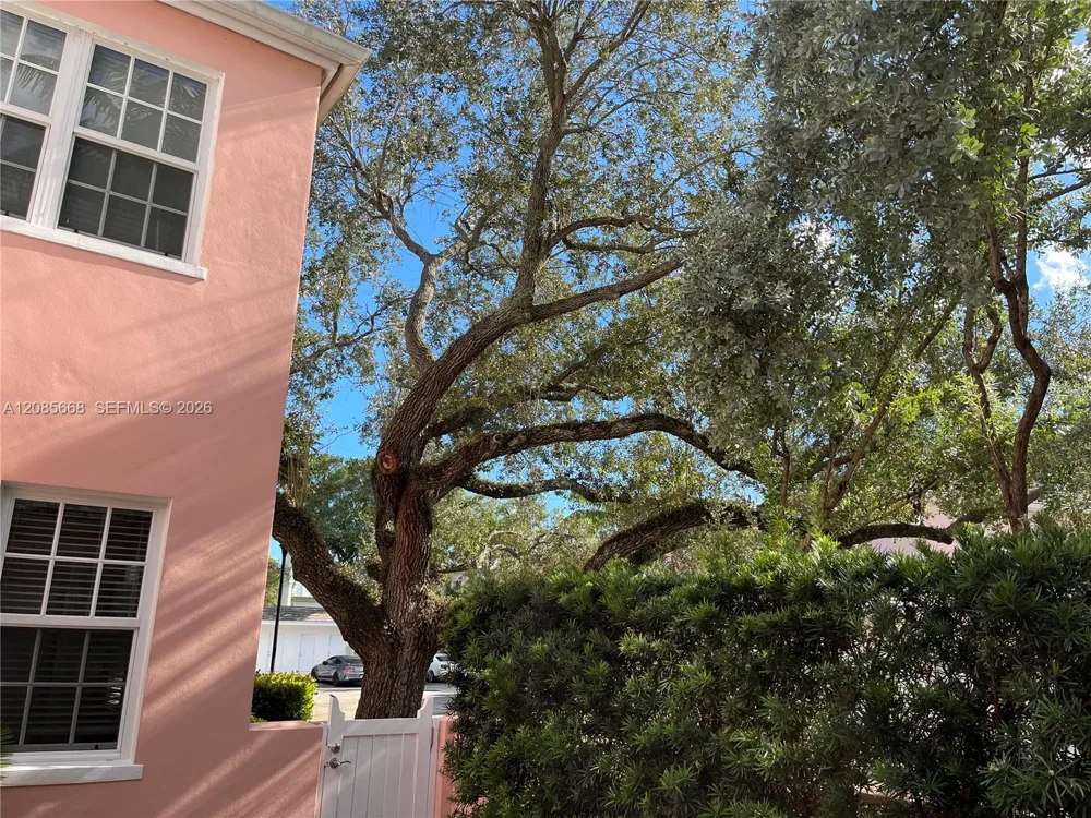 570 Loretto Ave #10 Coral Gables, FL 33146