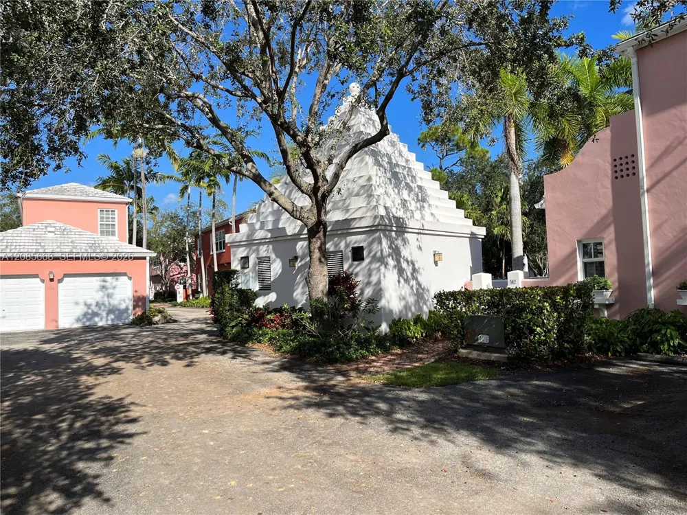 570 Loretto Ave #10 Coral Gables, FL 33146