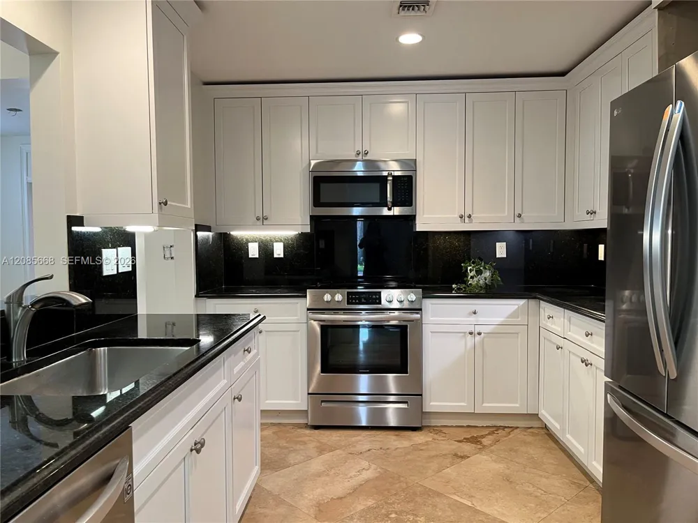 570 Loretto Ave #10 Coral Gables, FL 33146