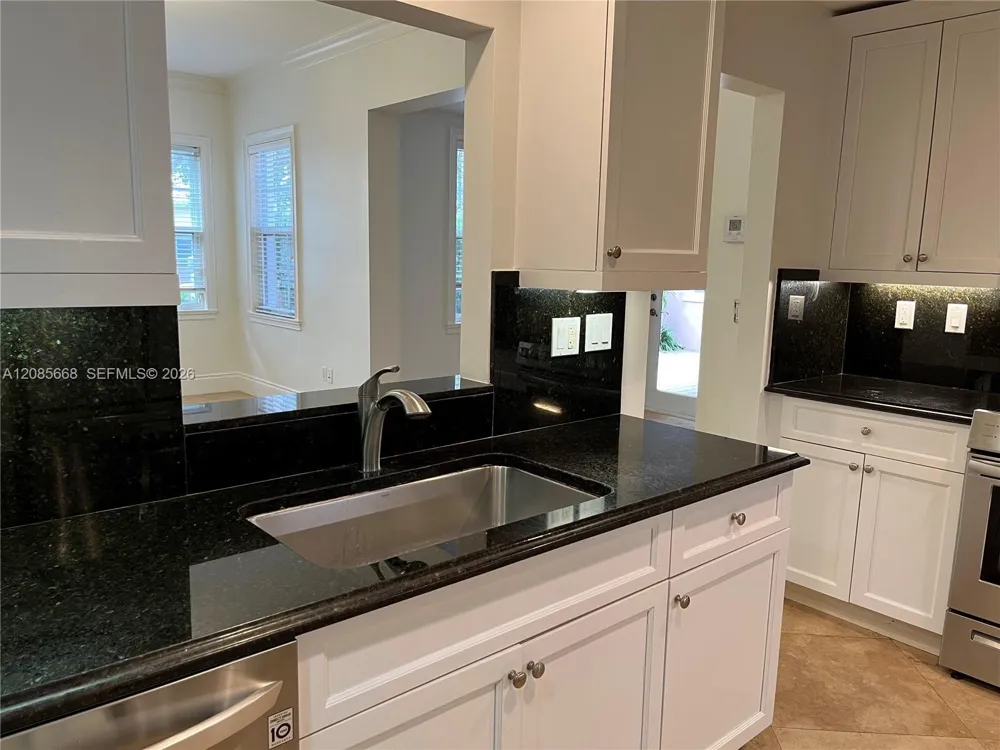 570 Loretto Ave #10 Coral Gables, FL 33146
