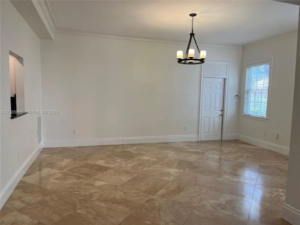 570 Loretto Ave #10 Coral Gables, FL 33146