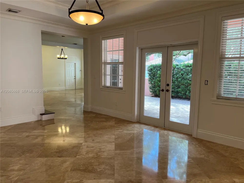 570 Loretto Ave #10 Coral Gables, FL 33146