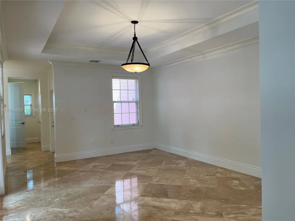 570 Loretto Ave #10 Coral Gables, FL 33146