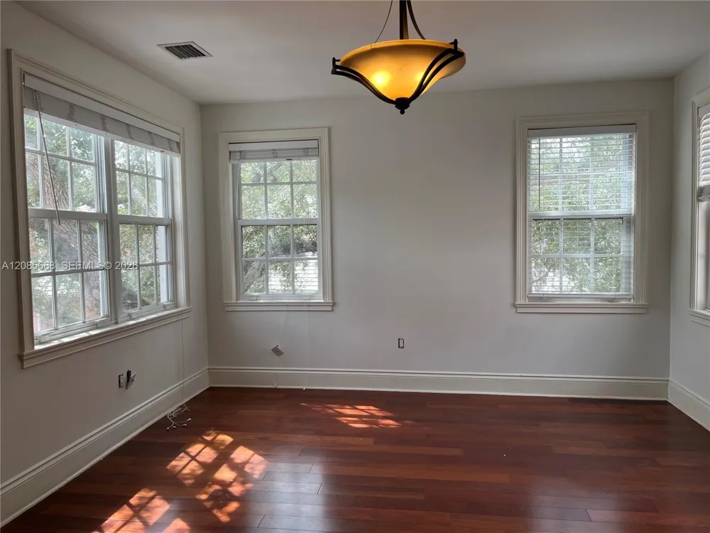 570 Loretto Ave #10 Coral Gables, FL 33146
