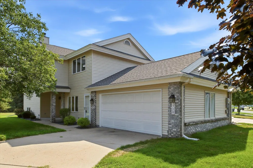 5758 Heather Ridge Drive Shoreview, MN 55126
