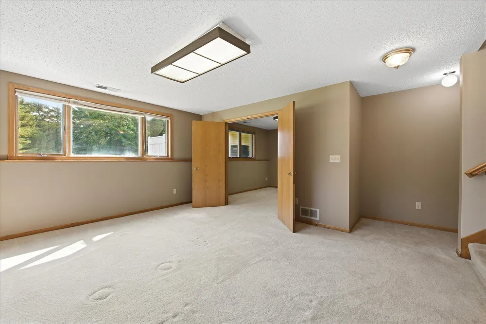 5758 Heather Ridge Drive Shoreview, MN 55126