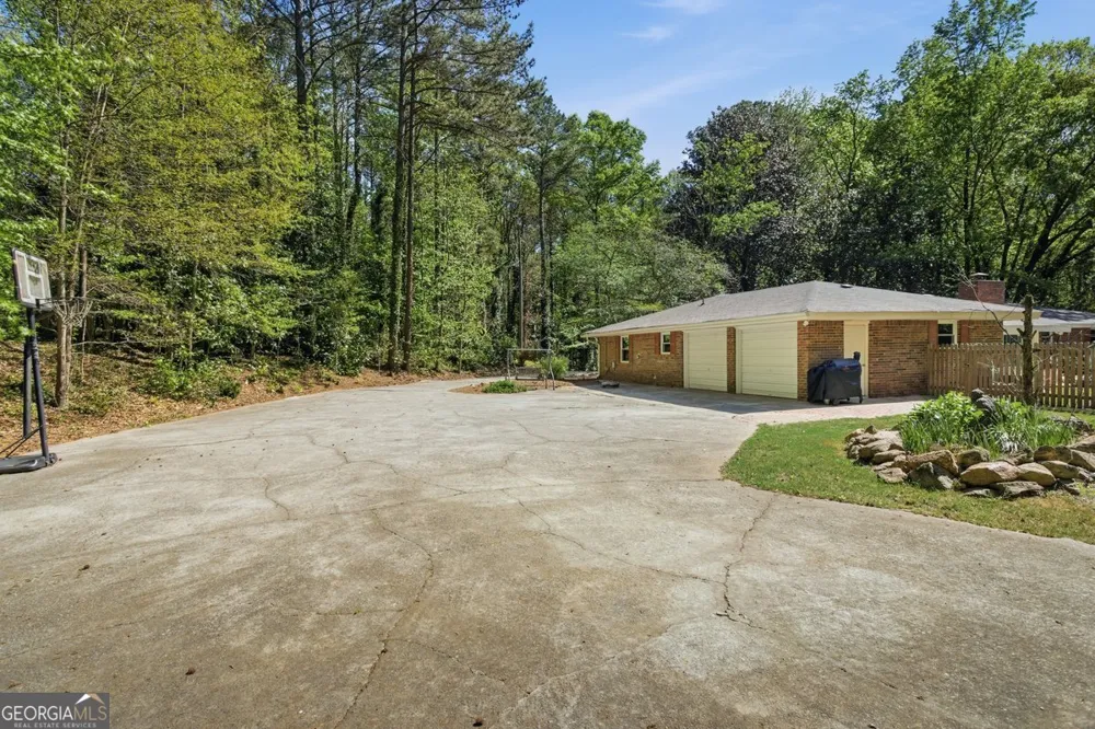 2907 Glad Dale DR SE Conyers, GA 30094