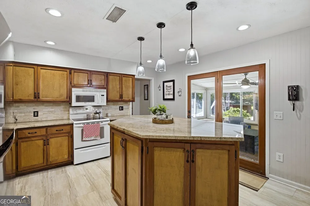 2907 Glad Dale DR SE Conyers, GA 30094