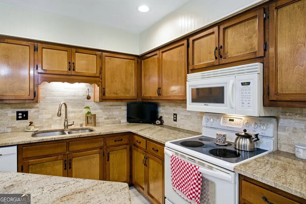 2907 Glad Dale DR SE Conyers, GA 30094