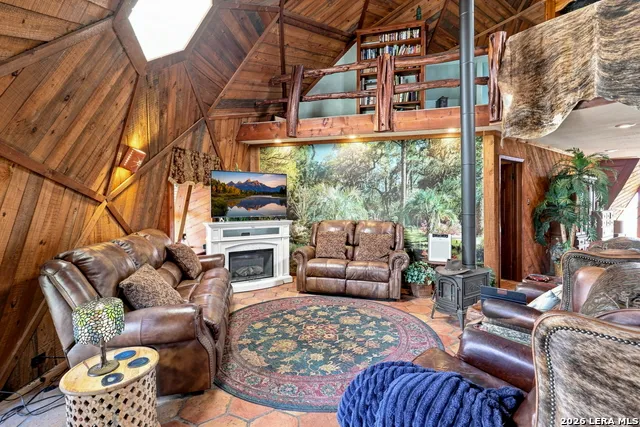 875 County Road 327 Pleasanton, TX 78064