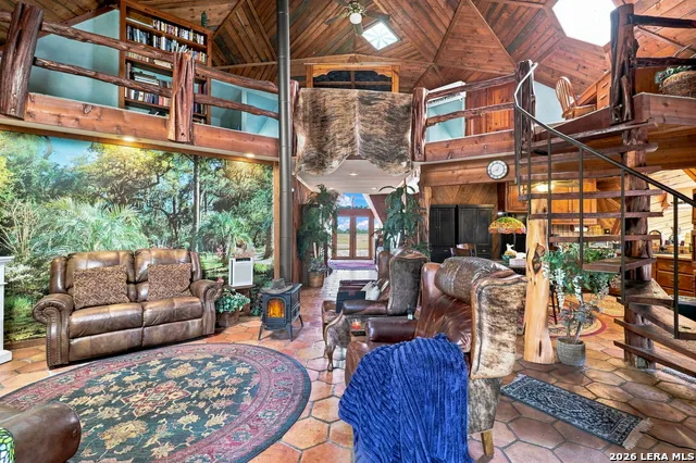 875 County Road 327 Pleasanton, TX 78064