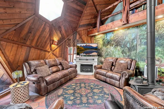 875 County Road 327 Pleasanton, TX 78064