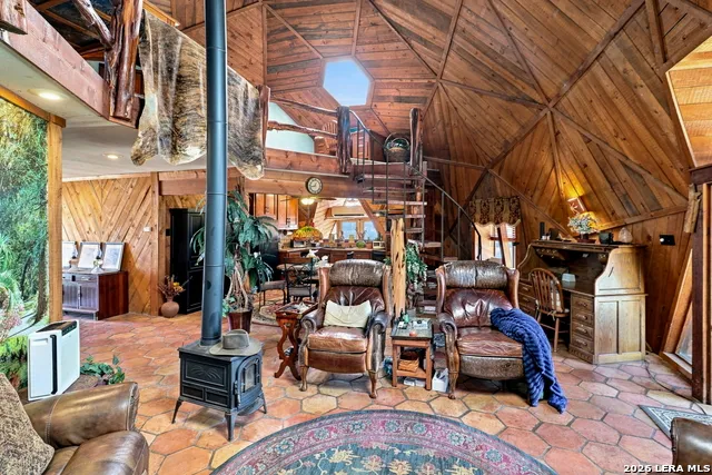 875 County Road 327 Pleasanton, TX 78064