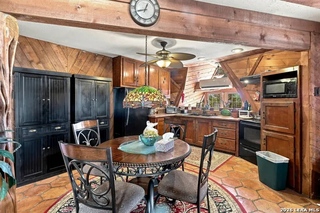 875 County Road 327 Pleasanton, TX 78064