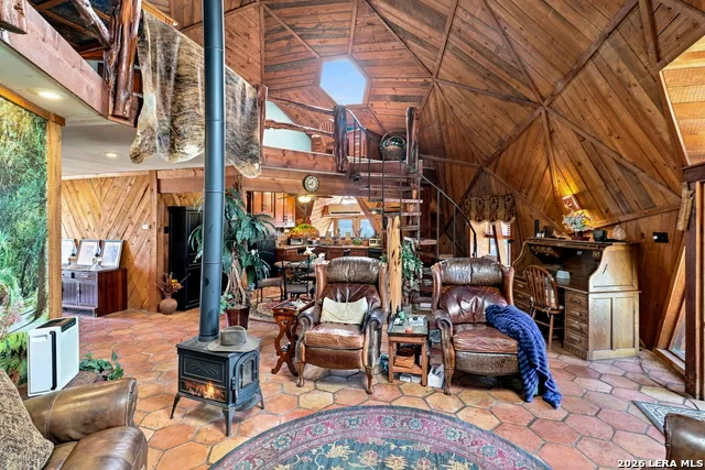 875 County Road 327 Pleasanton, TX 78064