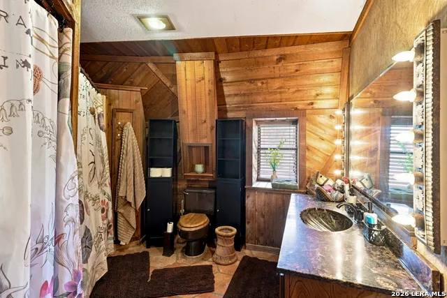 875 County Road 327 Pleasanton, TX 78064