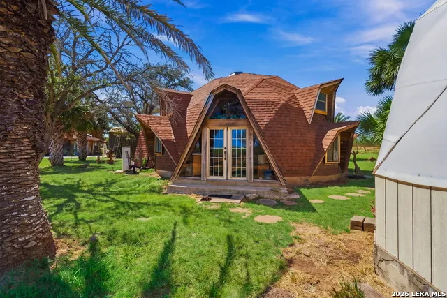 875 County Road 327 Pleasanton, TX 78064