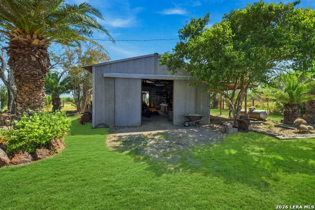 875 County Road 327 Pleasanton, TX 78064