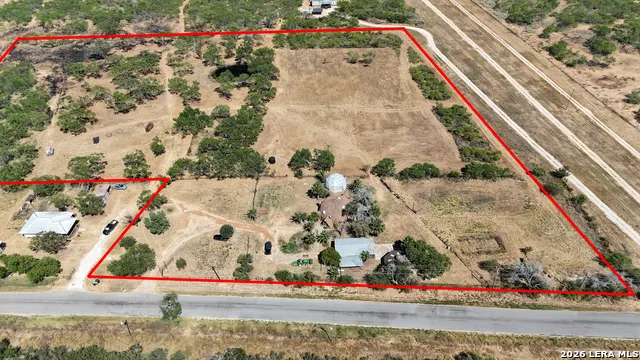 875 County Road 327 Pleasanton, TX 78064