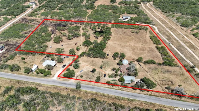 875 County Road 327 Pleasanton, TX 78064