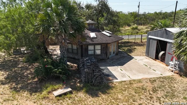 875 County Road 327 Pleasanton, TX 78064