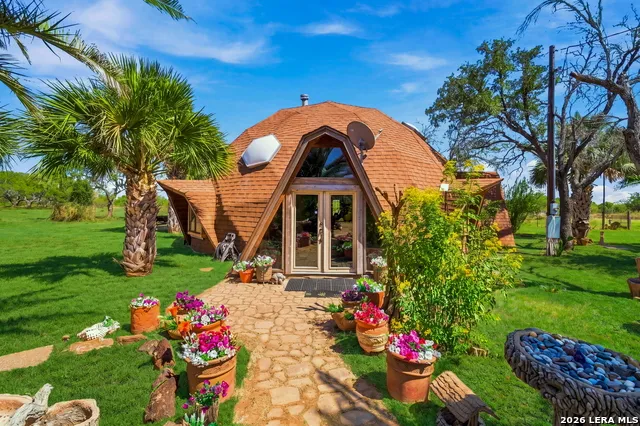 875 County Road 327 Pleasanton, TX 78064
