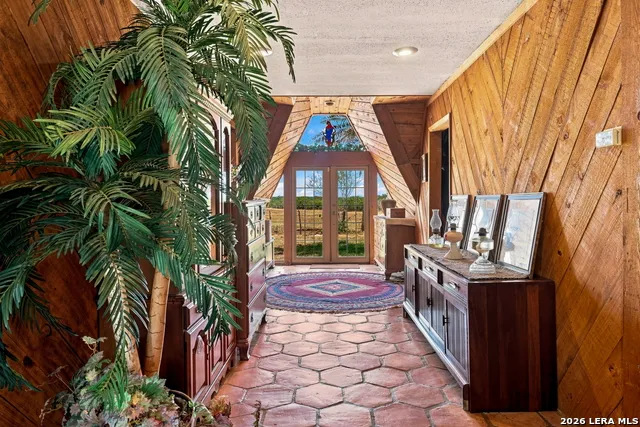 875 County Road 327 Pleasanton, TX 78064