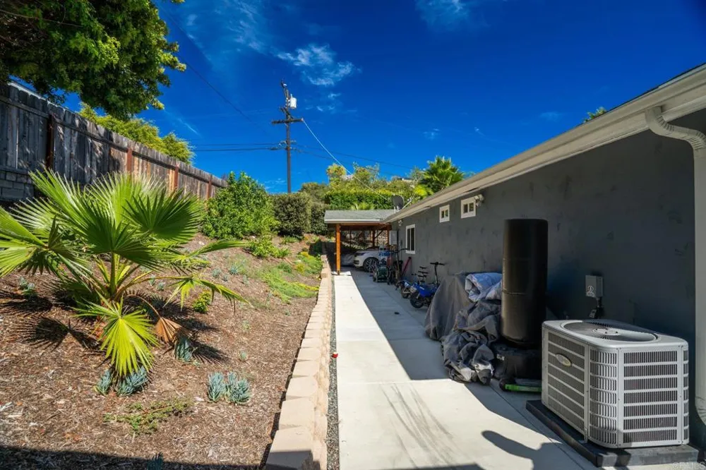 1720 Weaver Street San Diego, CA 92114