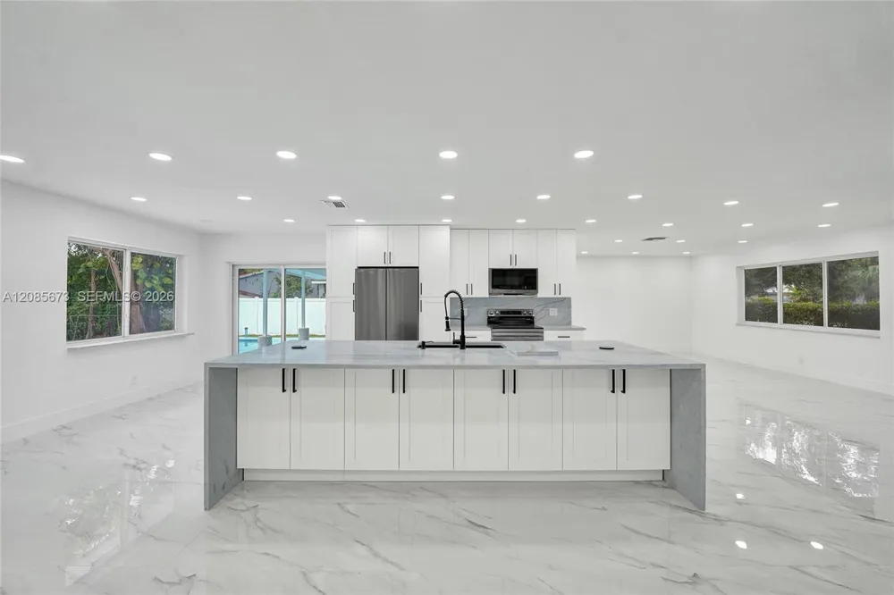 10601 NW 43rd Ct Coral Springs, FL 33065