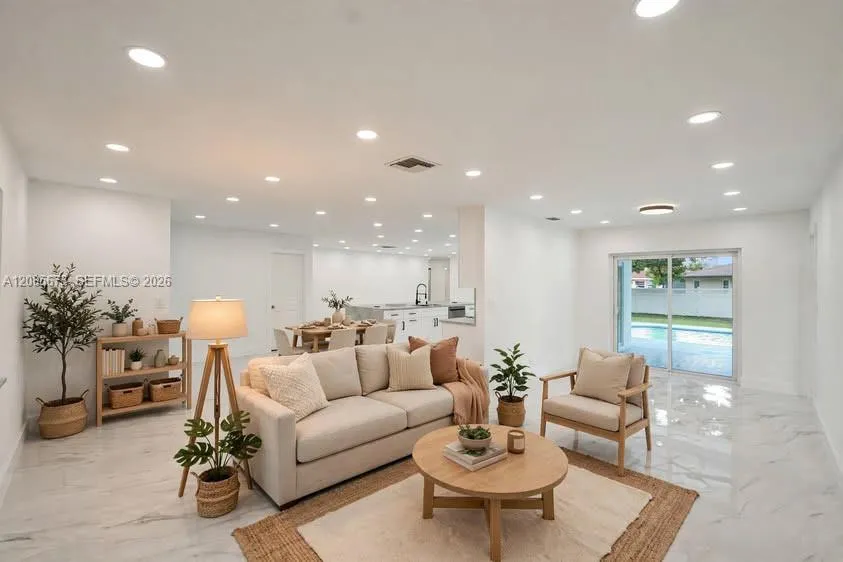 10601 NW 43rd Ct Coral Springs, FL 33065