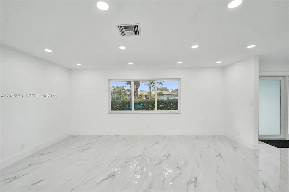 10601 NW 43rd Ct Coral Springs, FL 33065
